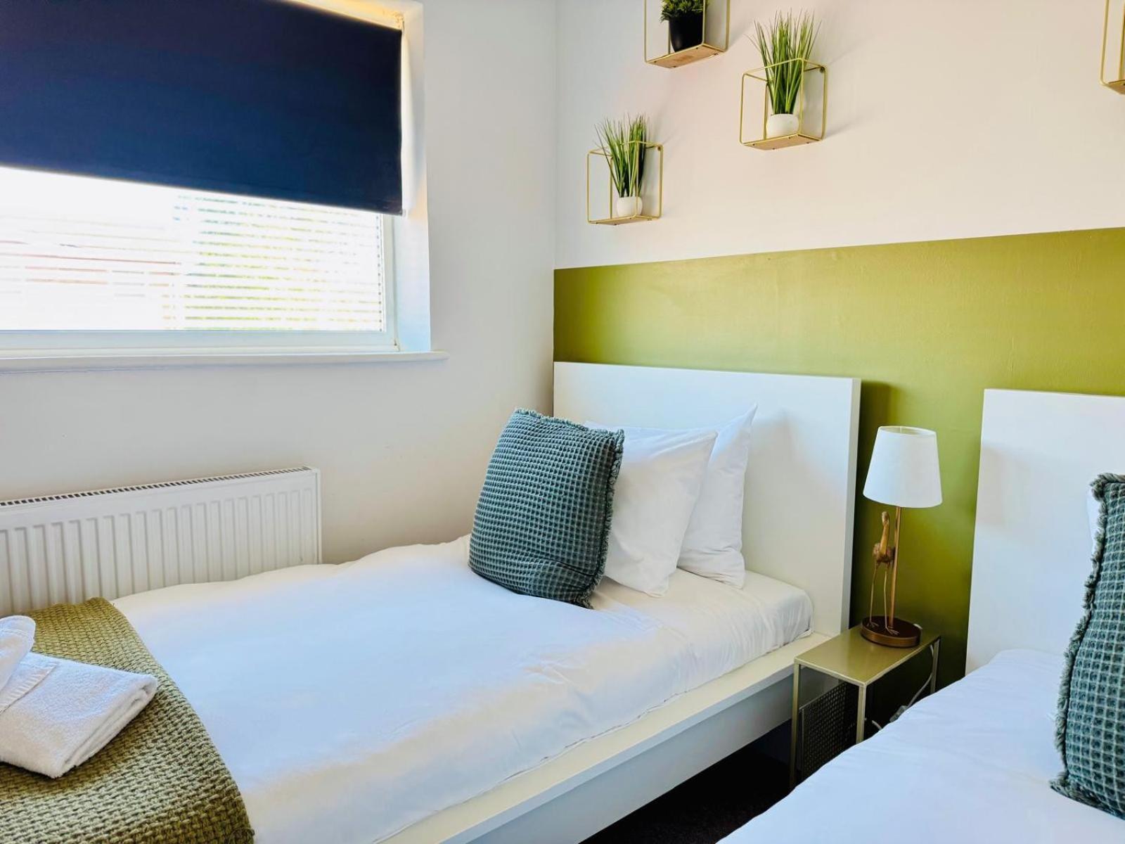 2 Bed House, Sleeps 6, Dog Friendly, Close To A14 M11, With Garden & Parking Long Stay Work Contractor Leisure, Jade Cambridge  Bagian luar foto