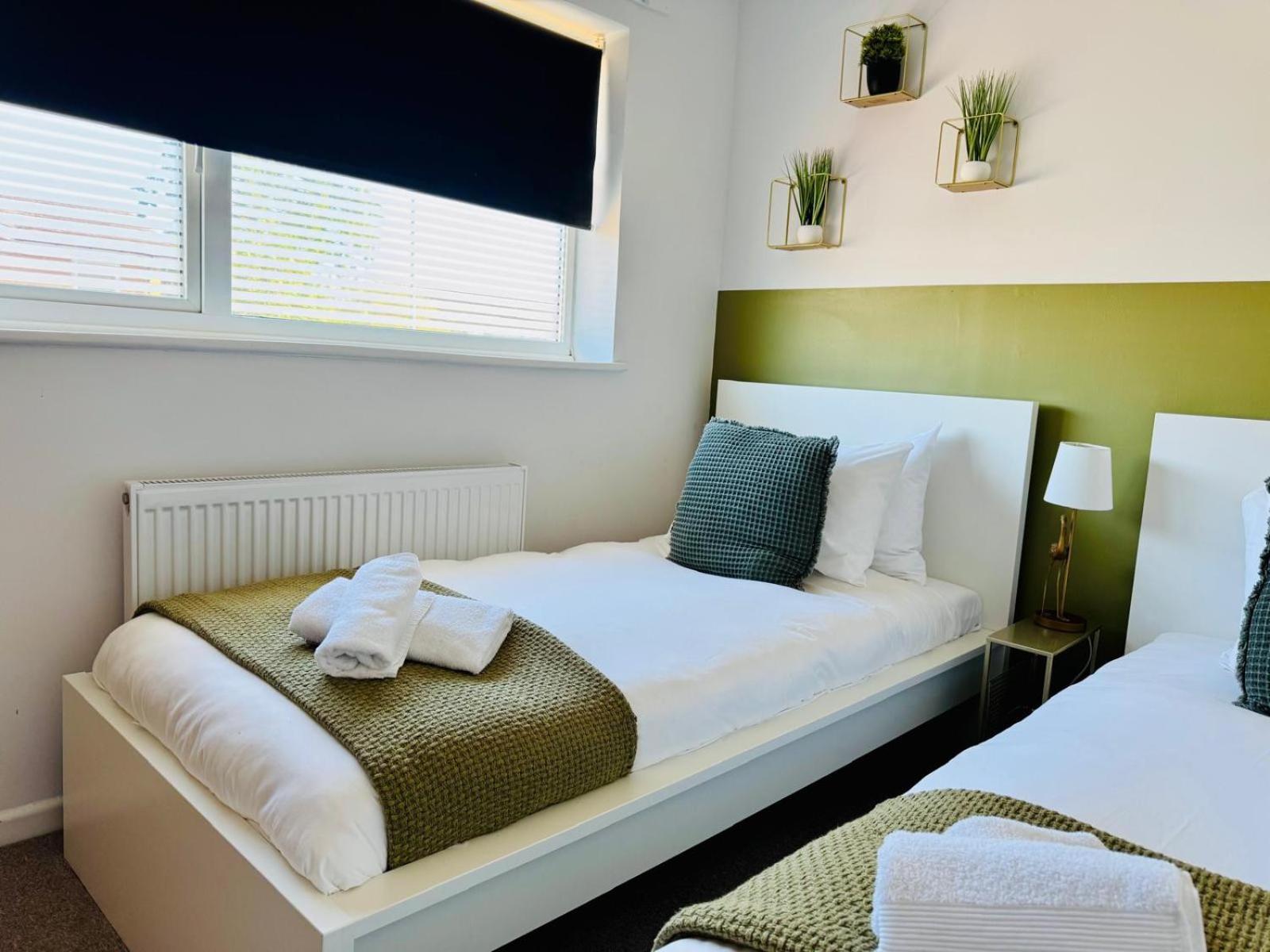 2 Bed House, Sleeps 6, Dog Friendly, Close To A14 M11, With Garden & Parking Long Stay Work Contractor Leisure, Jade Cambridge  Bagian luar foto