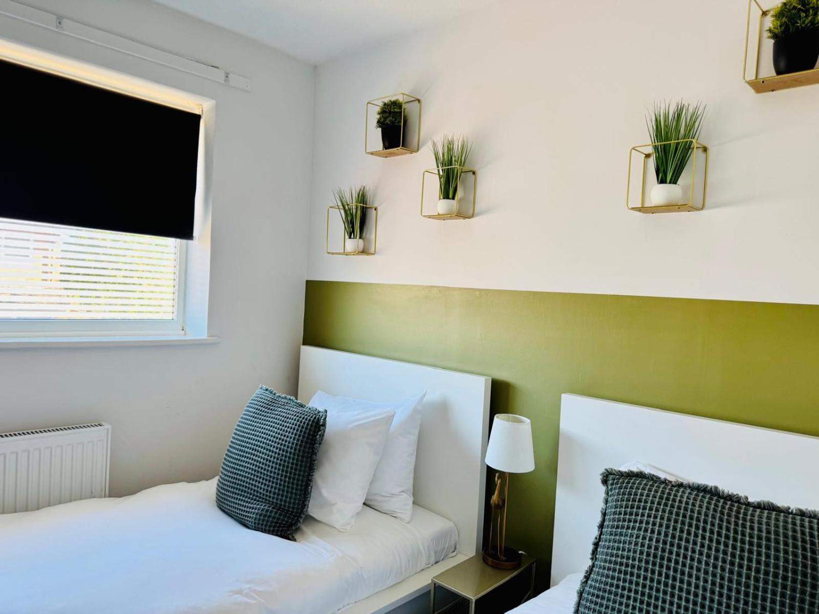 2 Bed House, Sleeps 6, Dog Friendly, Close To A14 M11, With Garden & Parking Long Stay Work Contractor Leisure, Jade Cambridge  Bagian luar foto