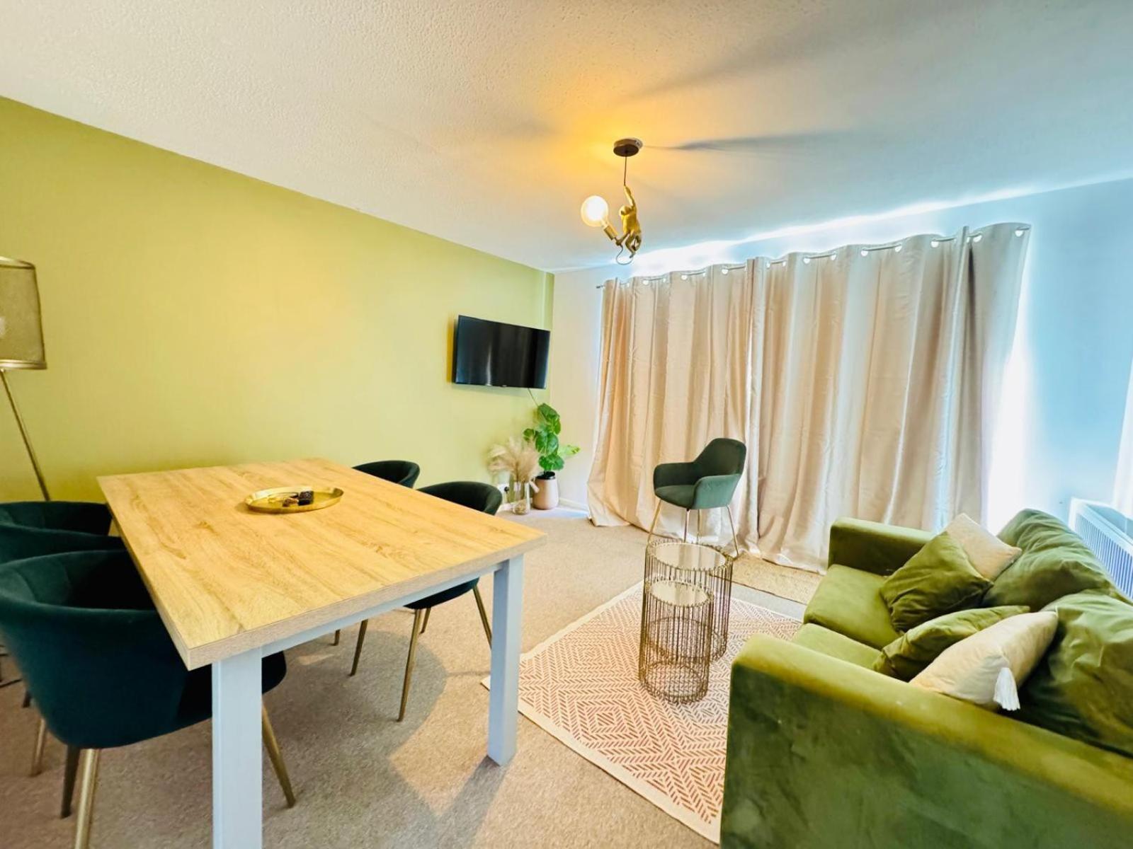 2 Bed House, Sleeps 6, Dog Friendly, Close To A14 M11, With Garden & Parking Long Stay Work Contractor Leisure, Jade Cambridge  Bagian luar foto