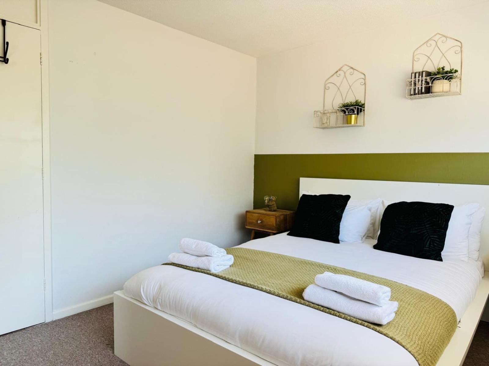 2 Bed House, Sleeps 6, Dog Friendly, Close To A14 M11, With Garden & Parking Long Stay Work Contractor Leisure, Jade Cambridge  Bagian luar foto