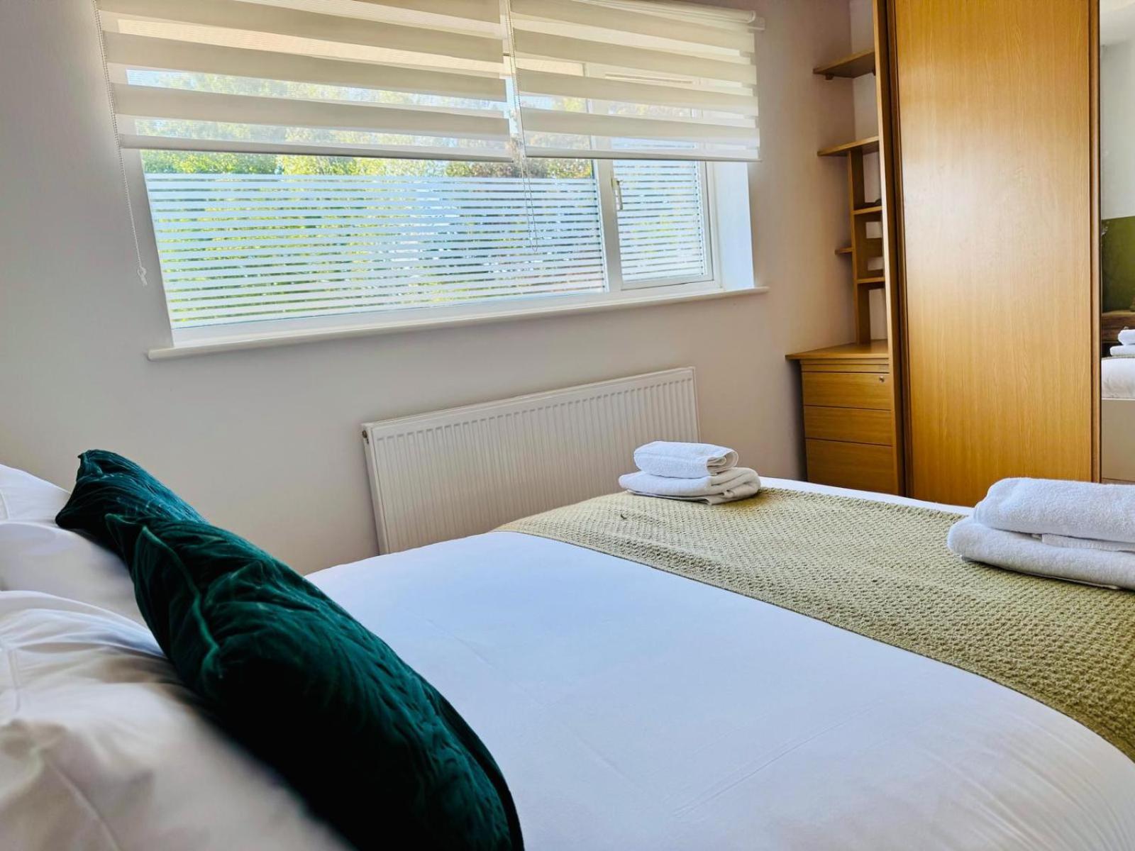2 Bed House, Sleeps 6, Dog Friendly, Close To A14 M11, With Garden & Parking Long Stay Work Contractor Leisure, Jade Cambridge  Bagian luar foto