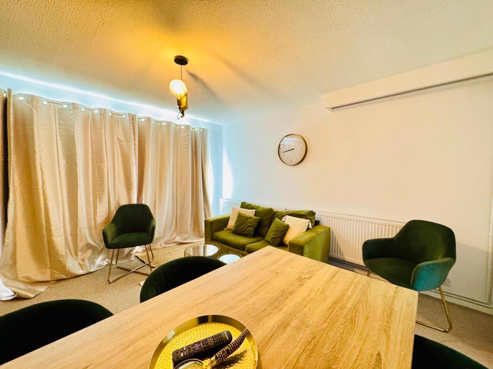 2 Bed House, Sleeps 6, Dog Friendly, Close To A14 M11, With Garden & Parking Long Stay Work Contractor Leisure, Jade Cambridge  Bagian luar foto