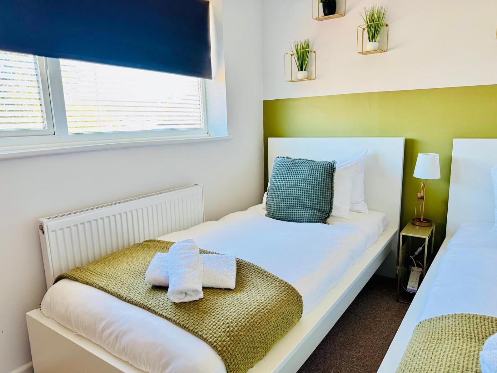 2 Bed House, Sleeps 6, Dog Friendly, Close To A14 M11, With Garden & Parking Long Stay Work Contractor Leisure, Jade Cambridge  Bagian luar foto