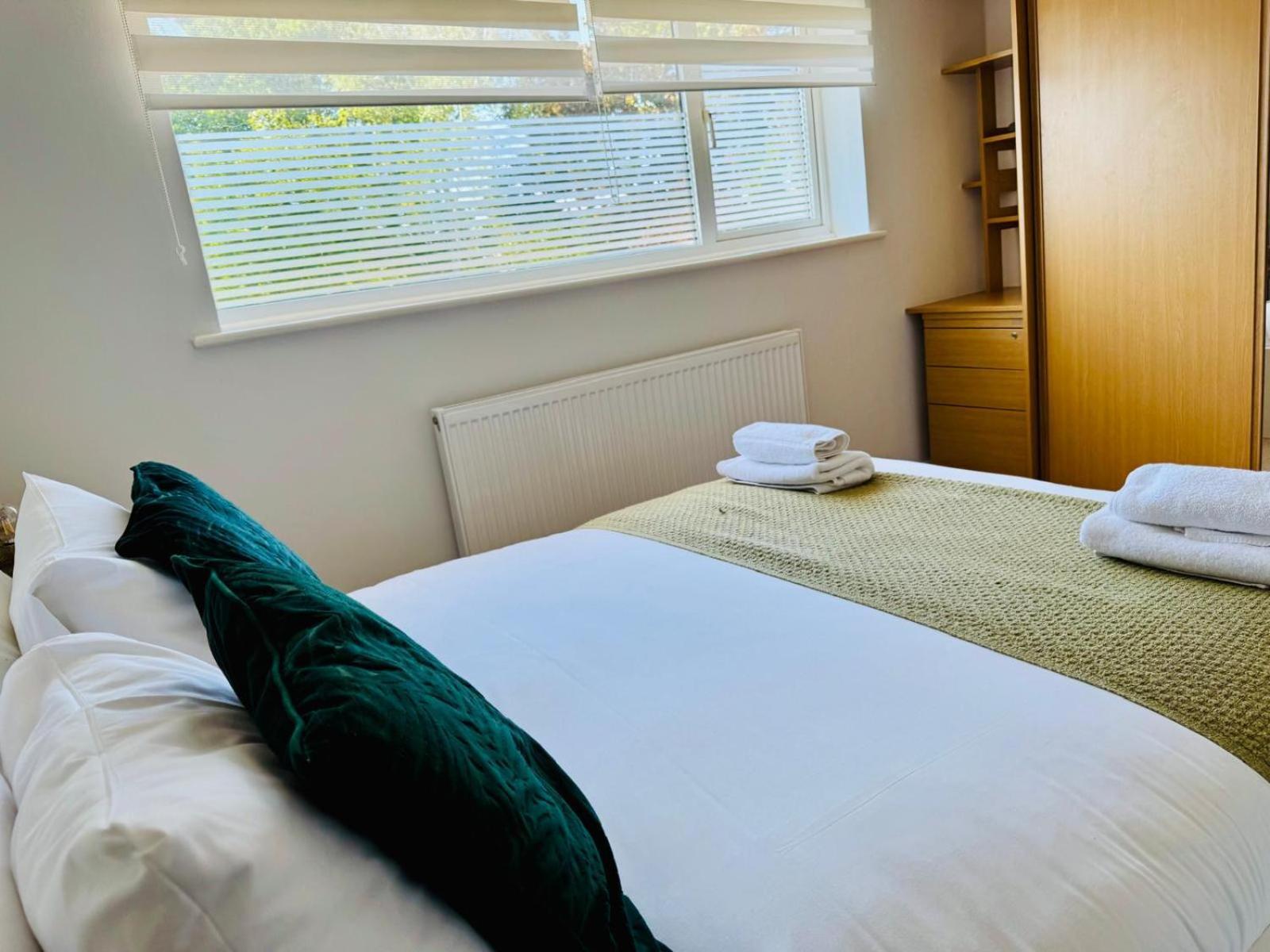 2 Bed House, Sleeps 6, Dog Friendly, Close To A14 M11, With Garden & Parking Long Stay Work Contractor Leisure, Jade Cambridge  Bagian luar foto