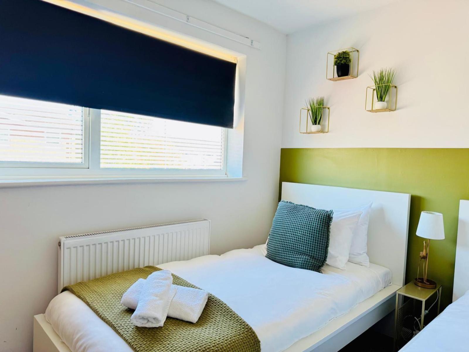 2 Bed House, Sleeps 6, Dog Friendly, Close To A14 M11, With Garden & Parking Long Stay Work Contractor Leisure, Jade Cambridge  Bagian luar foto